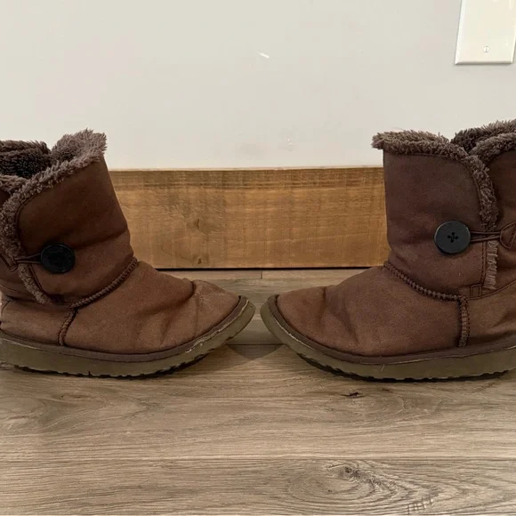 UGG Chocolate Suede Boots - Picture 5 of 5